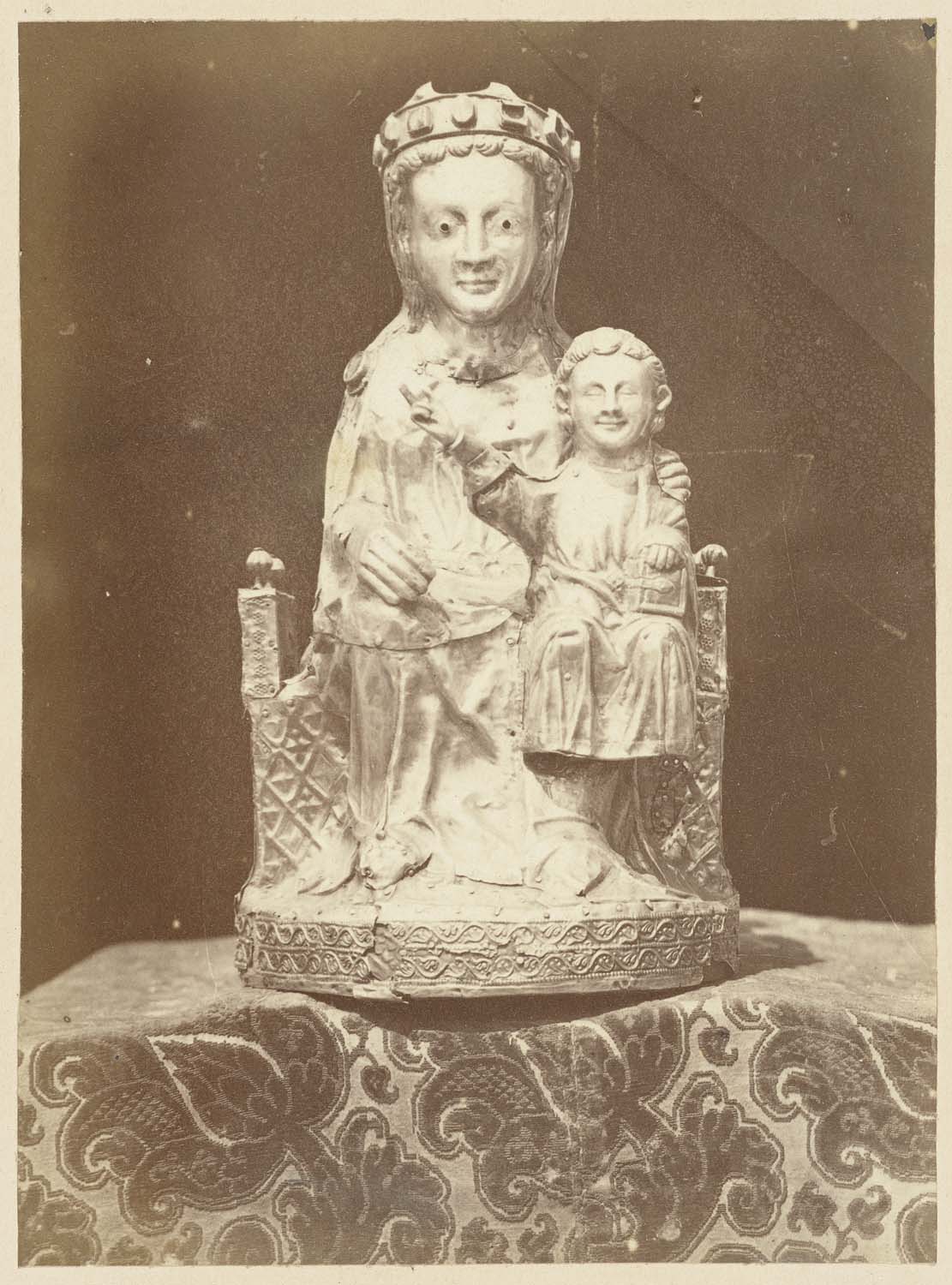 Statue de Vierge à l’Enfant assise