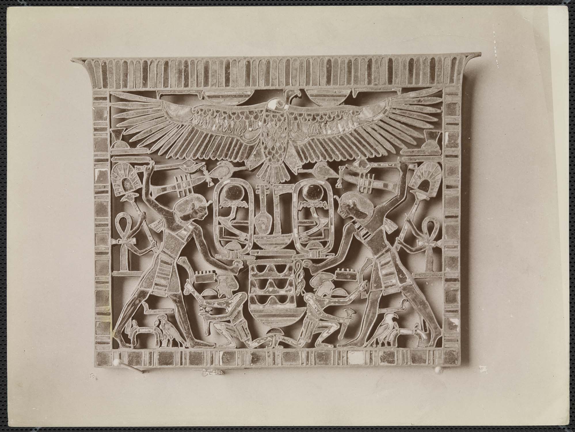 Pectoral en or et pierreries, portant les cartouches d'Amenemhat III, 12e dynastie, trouvé par Jacques de Morgan en 1894 dans le complexe funéraire de Sésostris III à Dahchour