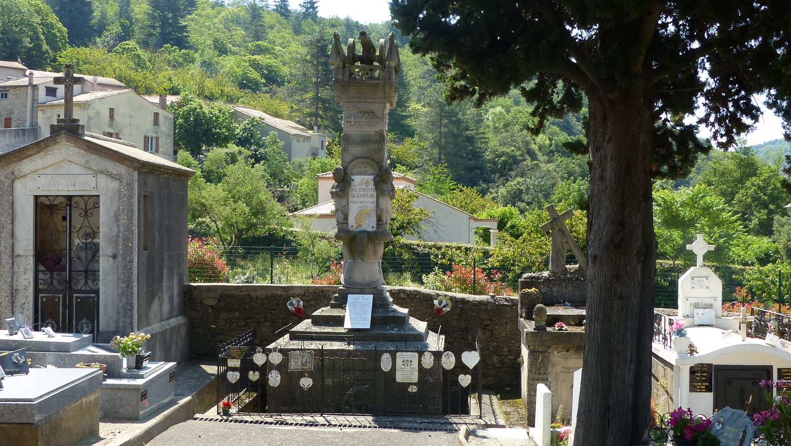 Vue générale du monument