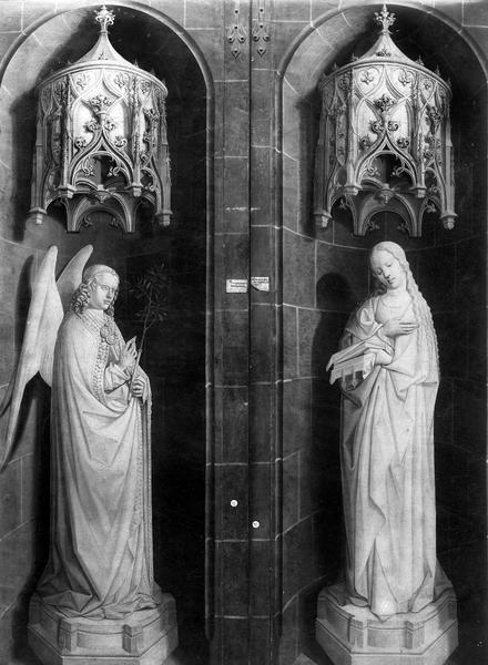 retable (triptyque) : le Buisson ardent, René d'Anjou et Jeanne de Laval, vue générale du revers des panneaux peints : Annonciation (l')