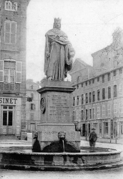 statue (grandeur nature) : le roi René, vue générale