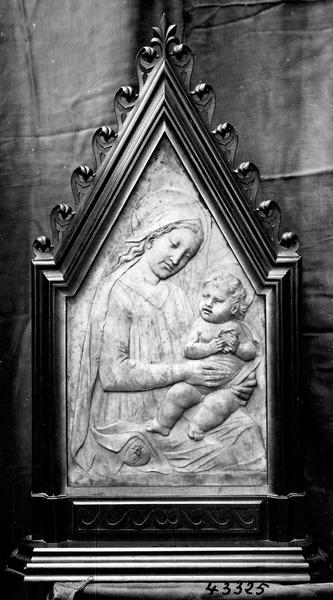 bas-relief : Vierge à l'Enfant dite Notre-Dame-de-Consolation, vue générale - © Ministère de la Culture (France), Médiathèque du patrimoine et de la photographie (objets mobiliers), tous droits réservés