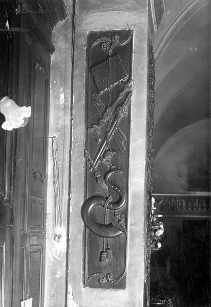 bas-relief : symboles des sacrements, vue générale - © Ministère de la Culture (France), Médiathèque du patrimoine et de la photographie (objets mobiliers), tous droits réservés