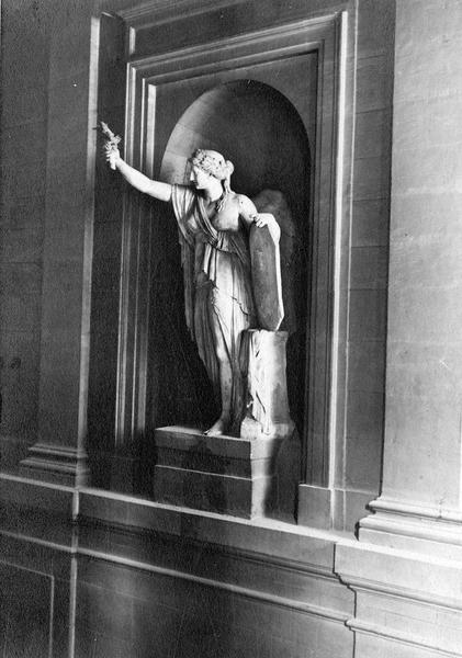 statue (grandeur nature) : la Paix victorieuse, vue générale - © Ministère de la Culture (France), Médiathèque du patrimoine et de la photographie (objets mobiliers), tous droits réservés