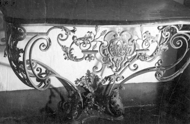 console, vue générale - © Ministère de la Culture (France), Médiathèque du patrimoine et de la photographie (objets mobiliers), tous droits réservés