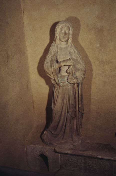 statue : Sainte Madeleine