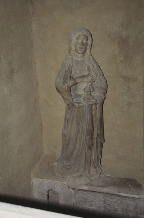 statue : Sainte Madeleine