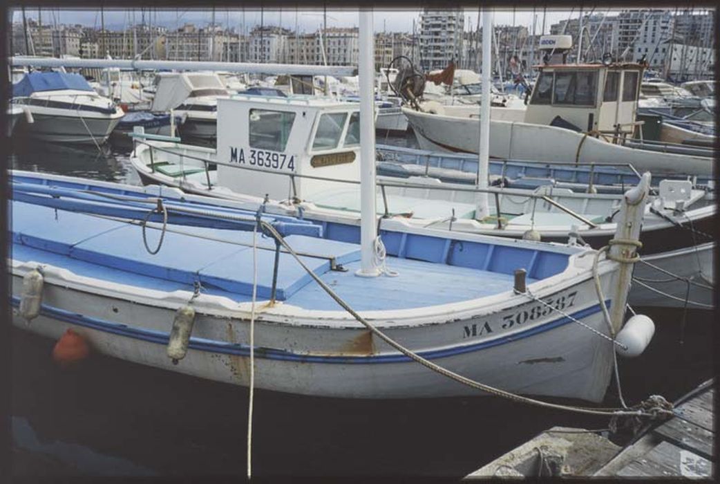 bateau de pêche aux lignes et aux filets : Barquette dite sainte Anne, vue partielle - © Ministère de la Culture (France), Médiathèque du patrimoine et de la photographie, diffusion RMN-GP