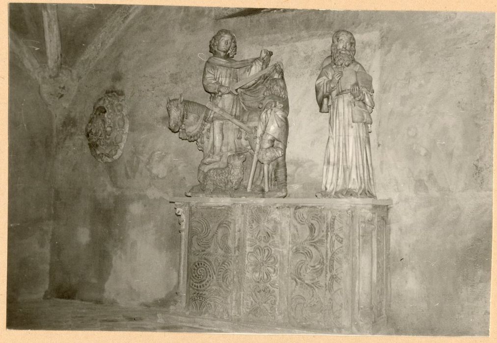 Bas-relief : Dieu le père entouré de chérubins