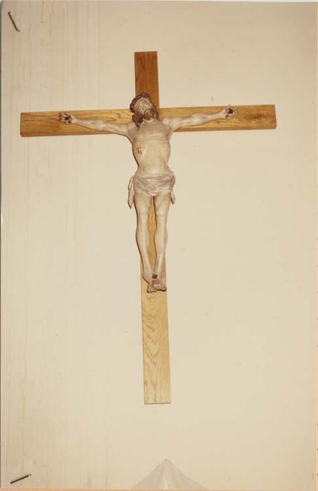 statue : Christ en croix