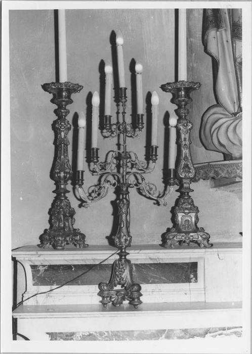 une paire de chandeliers à sept branches à éclairage électrique - © Ministère de la Culture (France), Médiathèque du patrimoine et de la photographie, Tous droits réservés