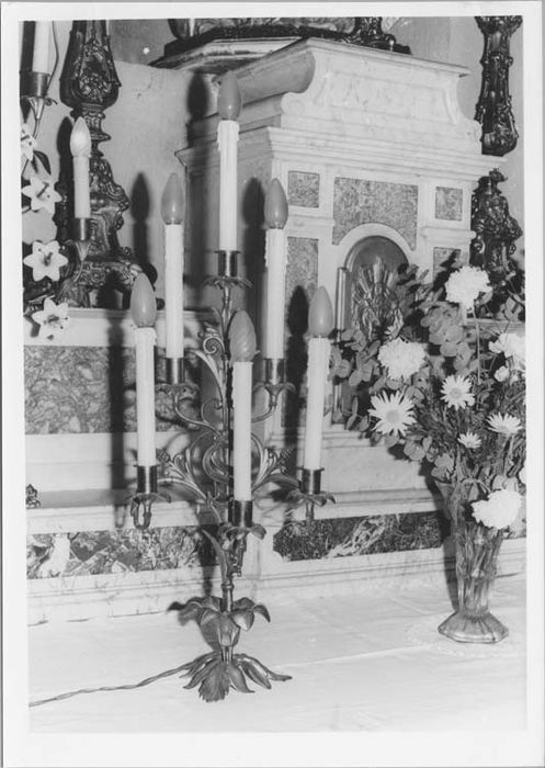 une paire de chandeliers à six branches à éclairage électrique - © Ministère de la Culture (France), Médiathèque du patrimoine et de la photographie, Tous droits réservés