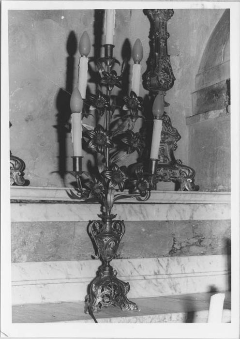 deux paires de chandeliers à cinq branches à éclairage électrique - © Ministère de la Culture (France), Médiathèque du patrimoine et de la photographie, Tous droits réservés