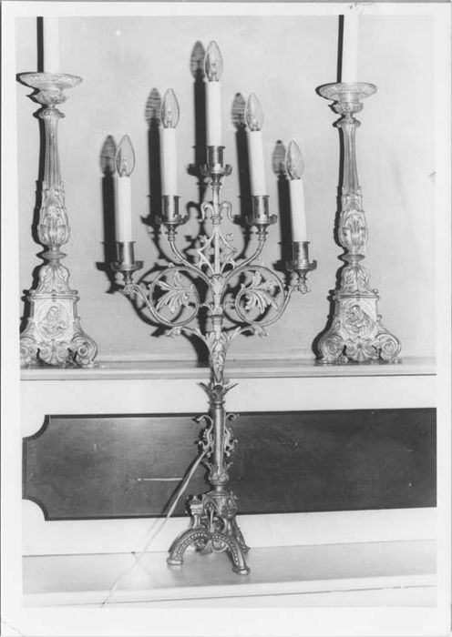 deux paires de chandeliers à cinq branches à éclairage électrique - © Ministère de la Culture (France), Médiathèque du patrimoine et de la photographie, Tous droits réservés