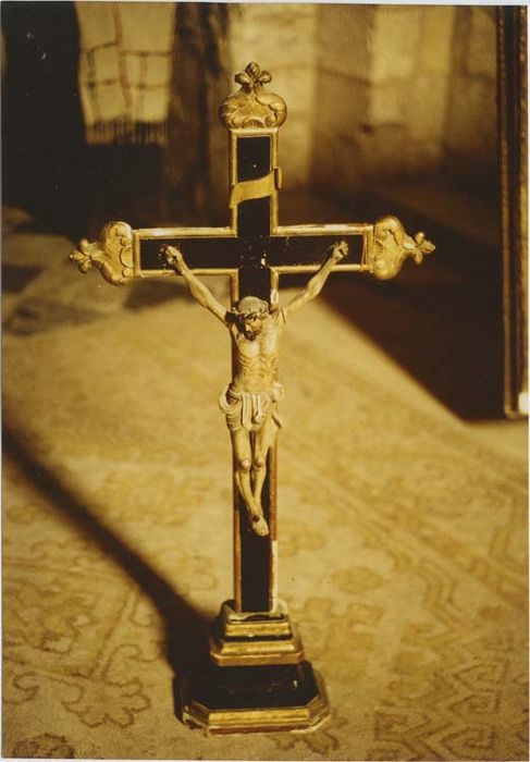 croix (crucifix)