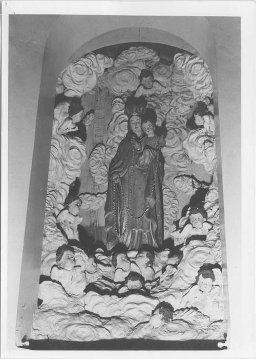 groupe sculpté : Vierge à l'Enfant entourée d'angelots