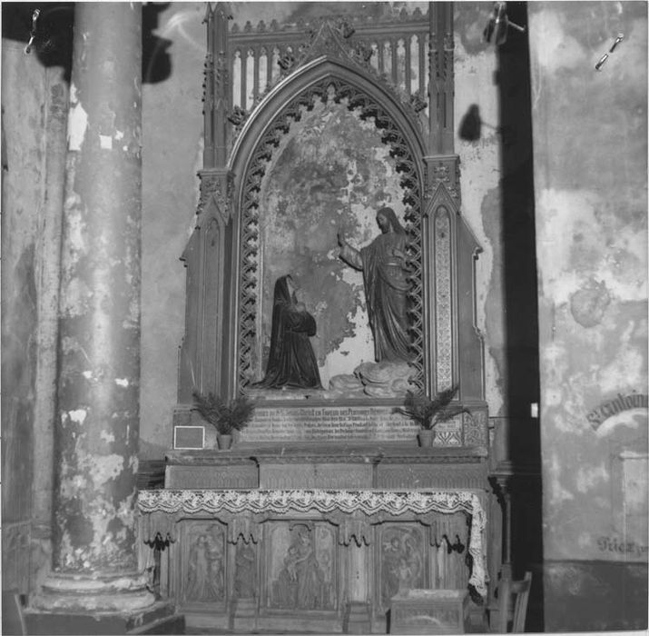 décor de la chapelle du Sacré-Coeur : autel, retable et groupe sculpté de l'Apparition du Christ à Marguerite-Marie Alacoque - © Ministère de la Culture (France), Médiathèque du patrimoine et de la photographie, Tous droits réservés