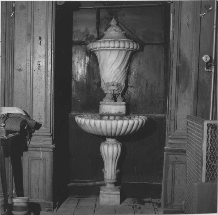 fontaine de sacristie - © Ministère de la Culture (France), Médiathèque du patrimoine et de la photographie, Tous droits réservés