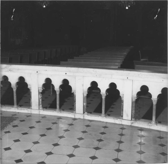 clôture de choeur (table de communion) - © Ministère de la Culture (France), Médiathèque du patrimoine et de la photographie, Tous droits réservés