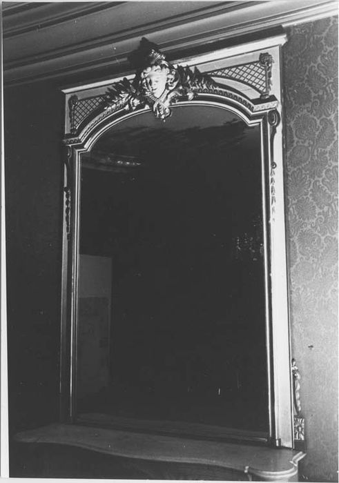 cheminée et miroir - © Ministère de la Culture (France), Médiathèque du patrimoine et de la photographie, Tous droits réservés