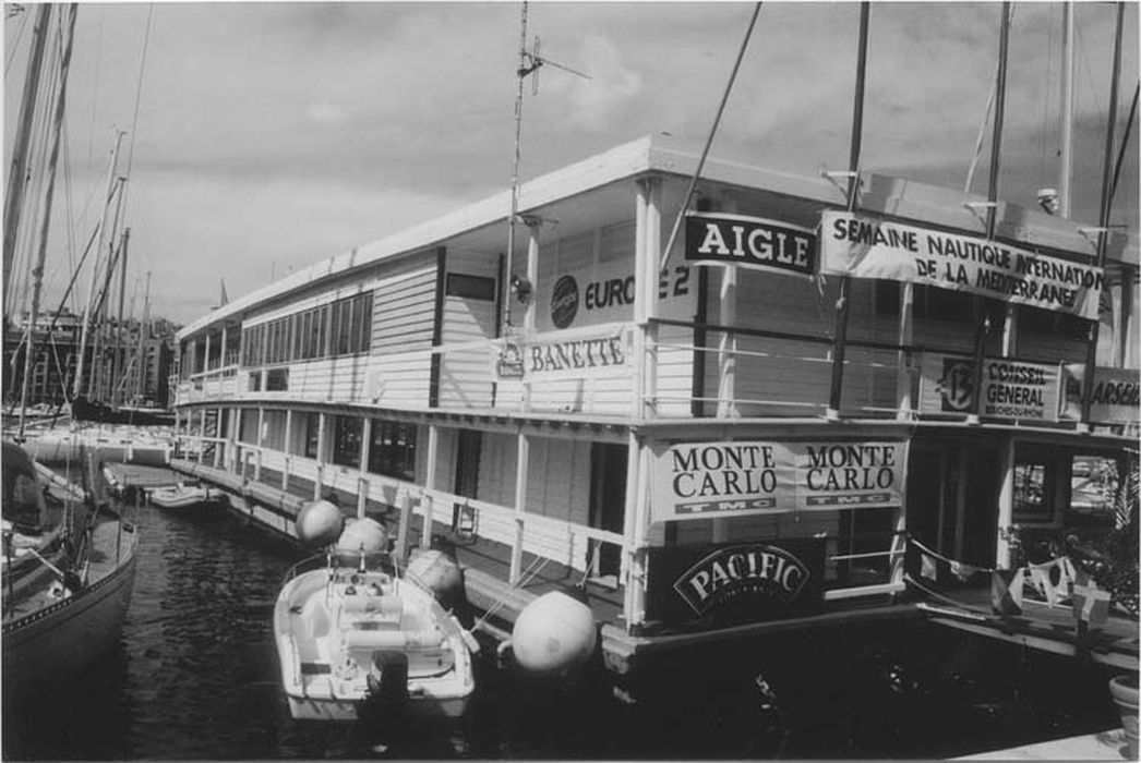 équipement public flottant dit Pavillon flottant - © Ministère de la Culture (France), Médiathèque du patrimoine et de la photographie, Tous droits réservés