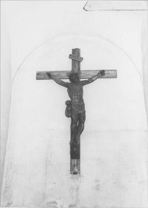 statue : Christ en croix