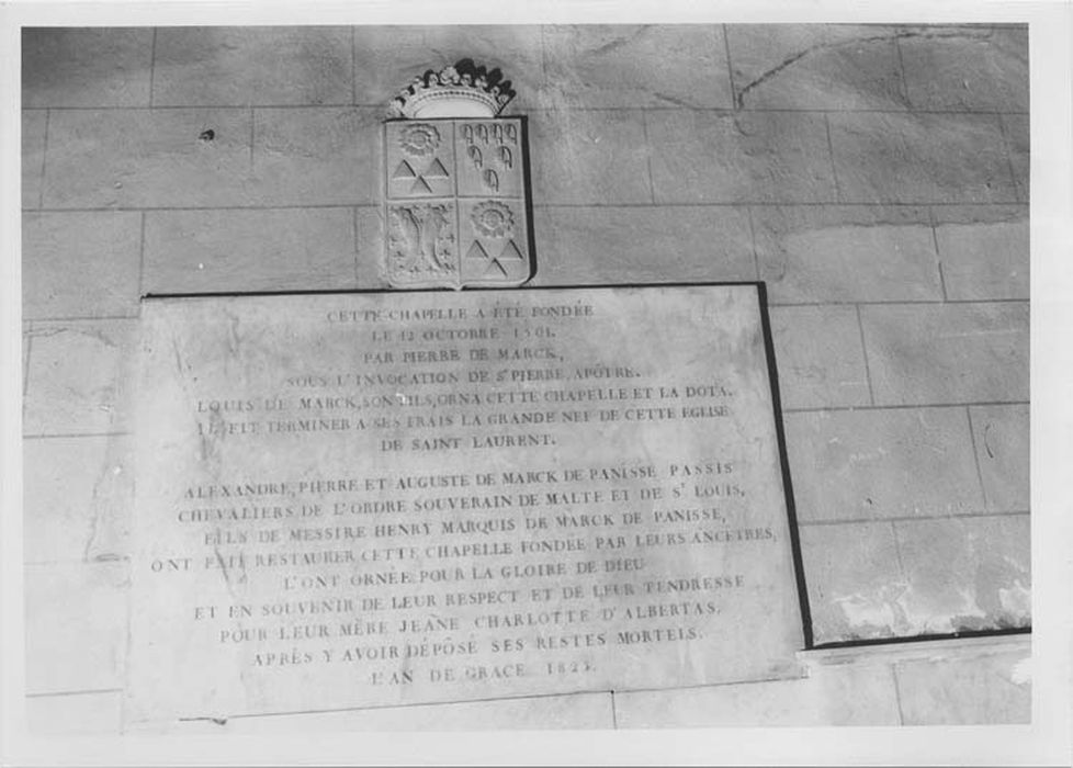 plaque commémorative de la fondation de la chapelle Saint-Pierre par les Marck