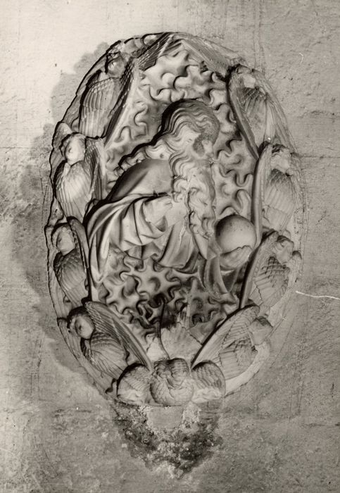bas-relief : Dieu le père entouré de chérubins