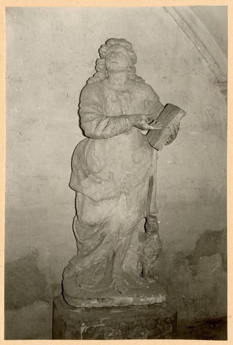 Statue : saint Jean l'évangéliste
