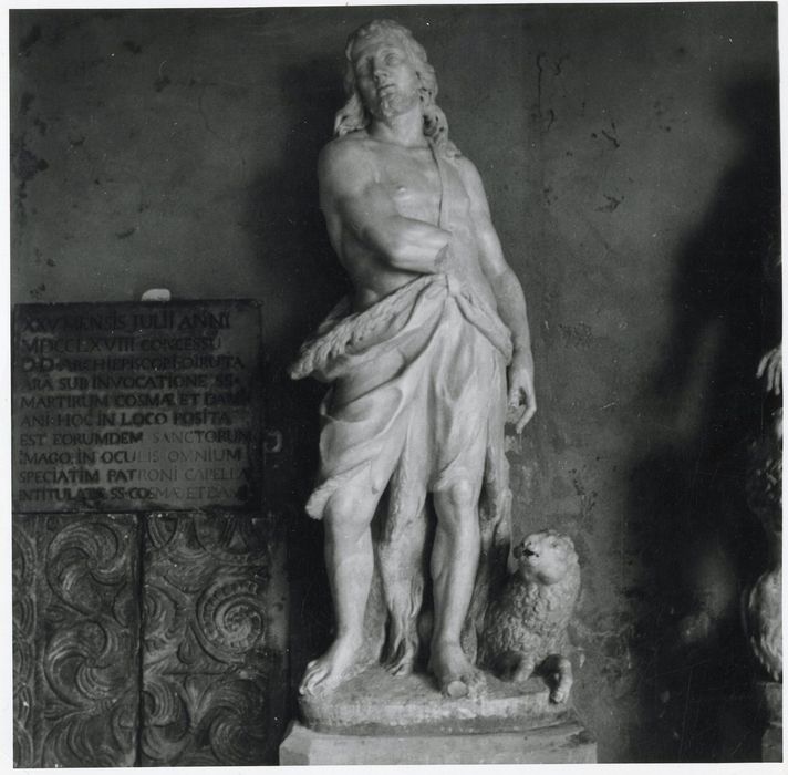 statue : saint Jean-Baptiste un agneau à ses pieds