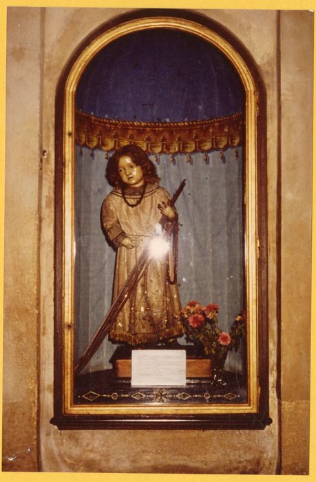 statue : l'Enfant Jésus portant les instruments de la passion