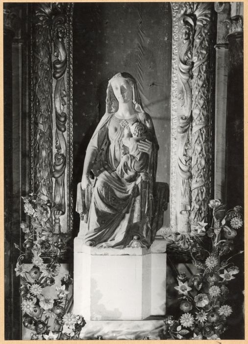 statue : Vierge à l'Enfant