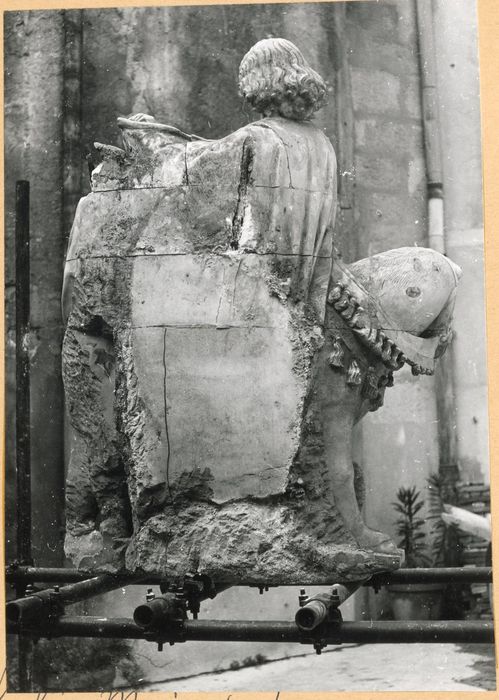 groupe sculpté : Charité de saint Martin (revers)