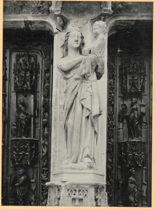 statue : Vierge à l'Enfant
