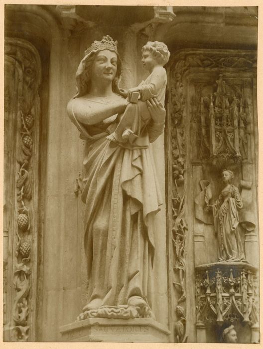 statue : Vierge à l'Enfant