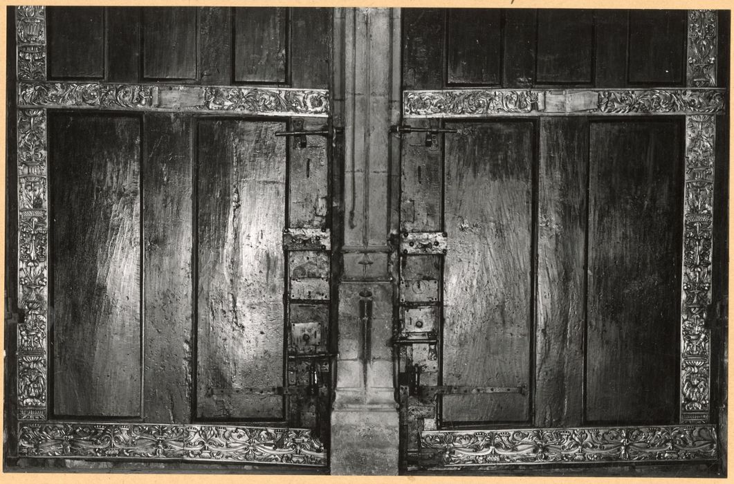 vantaux du portail ouest, détail des bronzes décoratifs