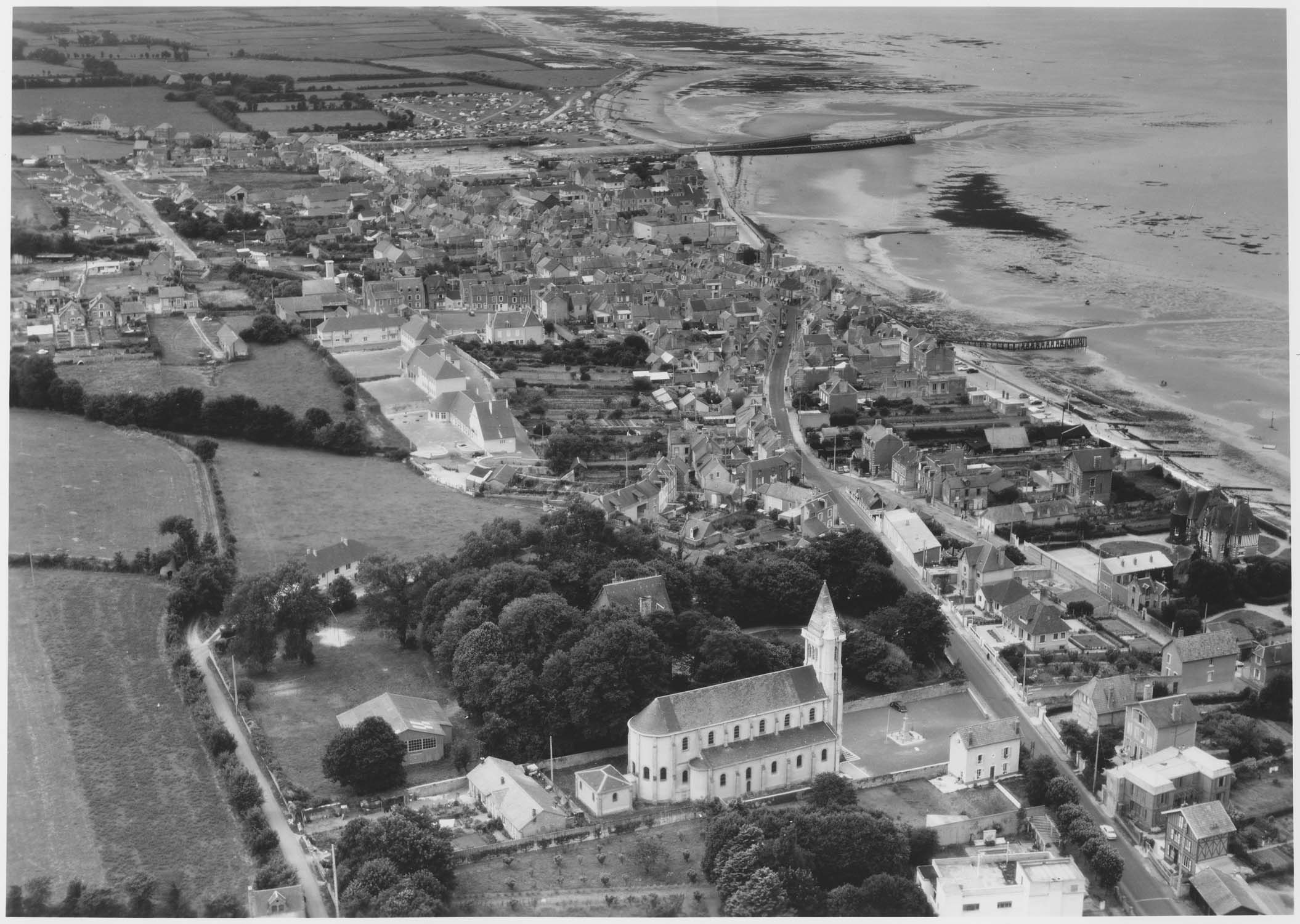 Église Notre-Dame et plages