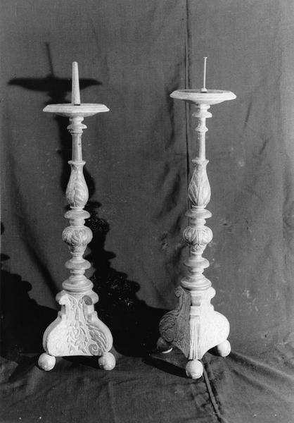 deux chandeliers