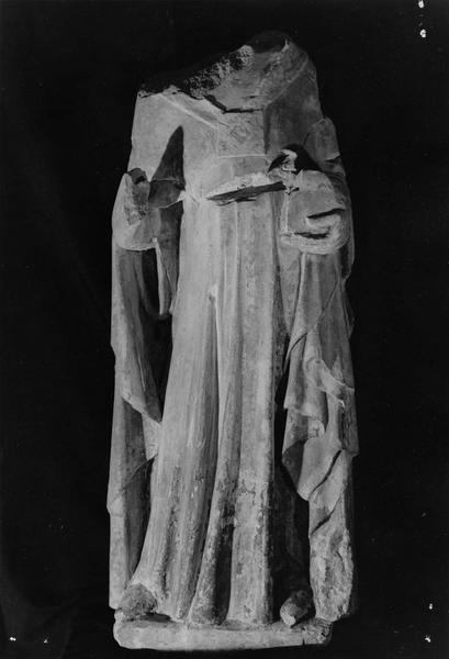 statue mutilée : saint Denis