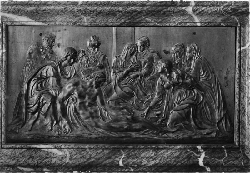 bas-relief du maître-autel : Déposition de croix