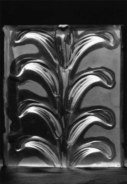 mobilier liturgique créé par René Lalique : verrières