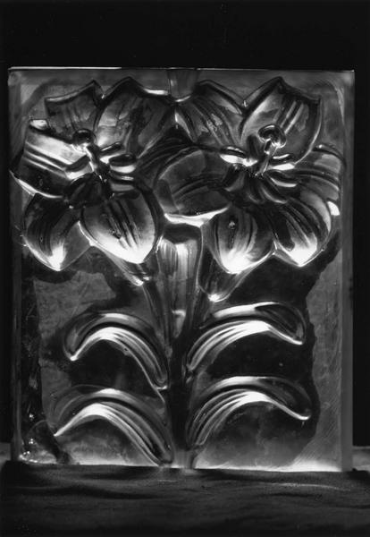 mobilier liturgique créé par René Lalique : verrières