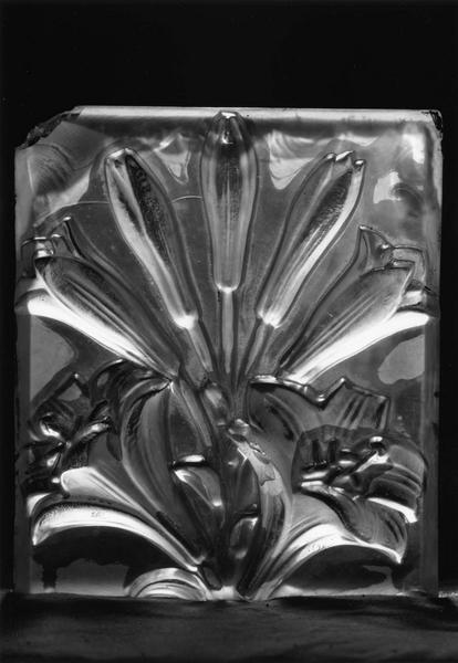 mobilier liturgique créé par René Lalique : verrières