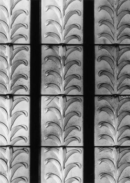 mobilier liturgique créé par René Lalique : verrières, détail