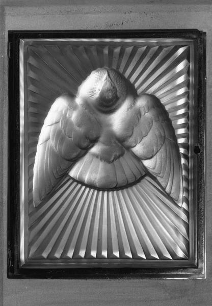 mobilier liturgique créé par René Lalique : porte de tabernacle