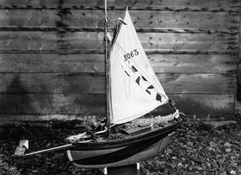 ex-voto maquette de la barque chalutière de Trouville HO 63