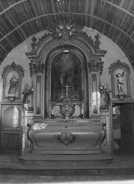 autel (maître-autel) et retable avec statues de saint Pierre et saint Sébastien