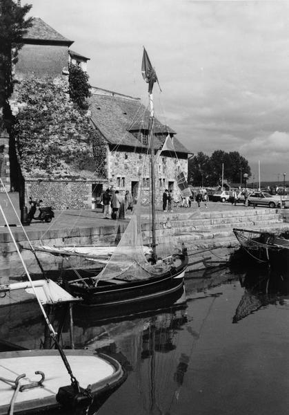 bateau de pêche, bateau de plaisance (chaloupe cotre), dit sainte Bernadette, ex Serge Olivier - © Ministère de la Culture (France), Médiathèque du patrimoine et de la photographie (objets mobiliers), tous droits réservés