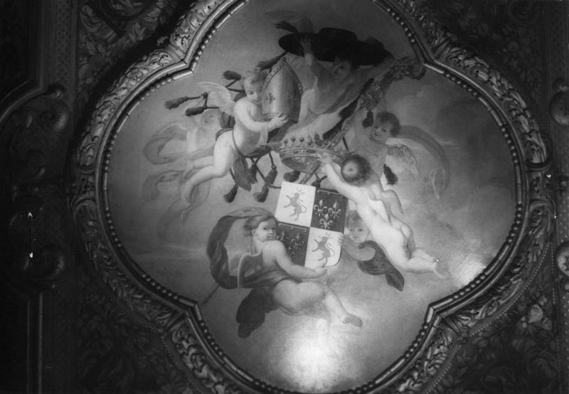 médaillon du plafond : armes de Léonor de Matignon, évêque de Lisieux - © Ministère de la Culture (France), Médiathèque du patrimoine et de la photographie (objets mobiliers), tous droits réservés