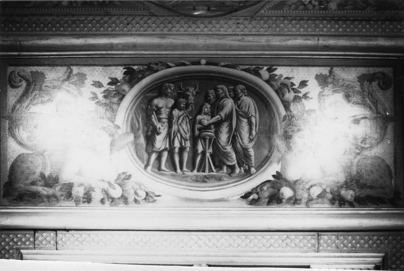 médaillon du plafond : Sacrifice du boeuf - © Ministère de la Culture (France), Médiathèque du patrimoine et de la photographie (objets mobiliers), tous droits réservés